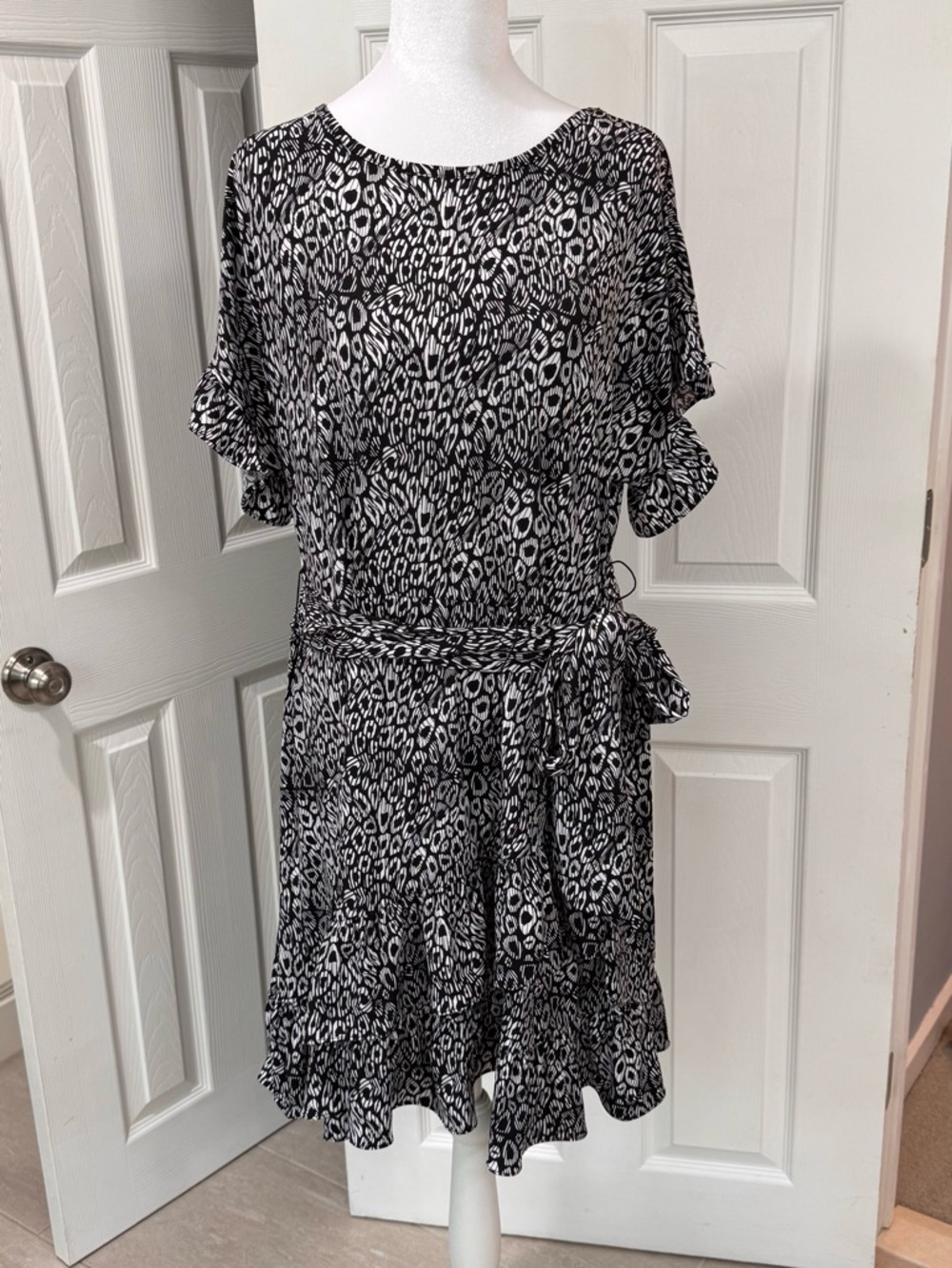 🐆Micheal Kors Black & White Leopard Print Belted Women's Ruffle Mini Dress, XL🐆